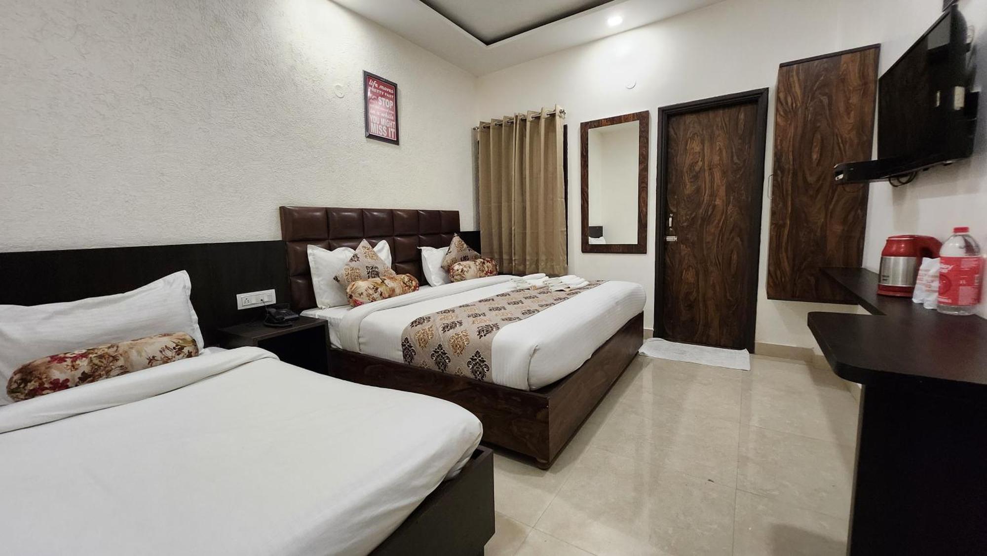 Hotel Krishna'S Near Golden Temple Amritsar Bagian luar foto