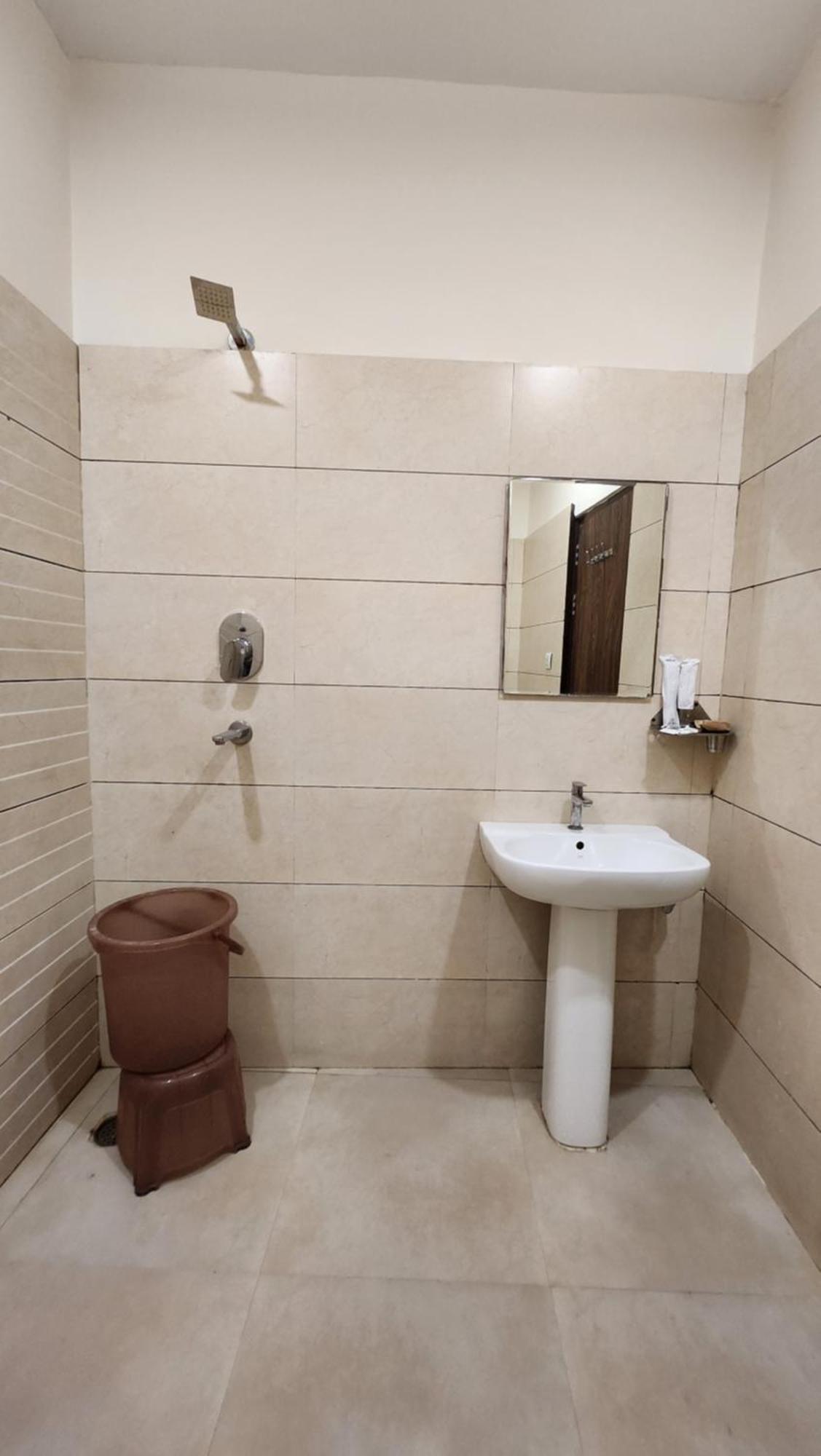 Hotel Krishna'S Near Golden Temple Amritsar Bagian luar foto